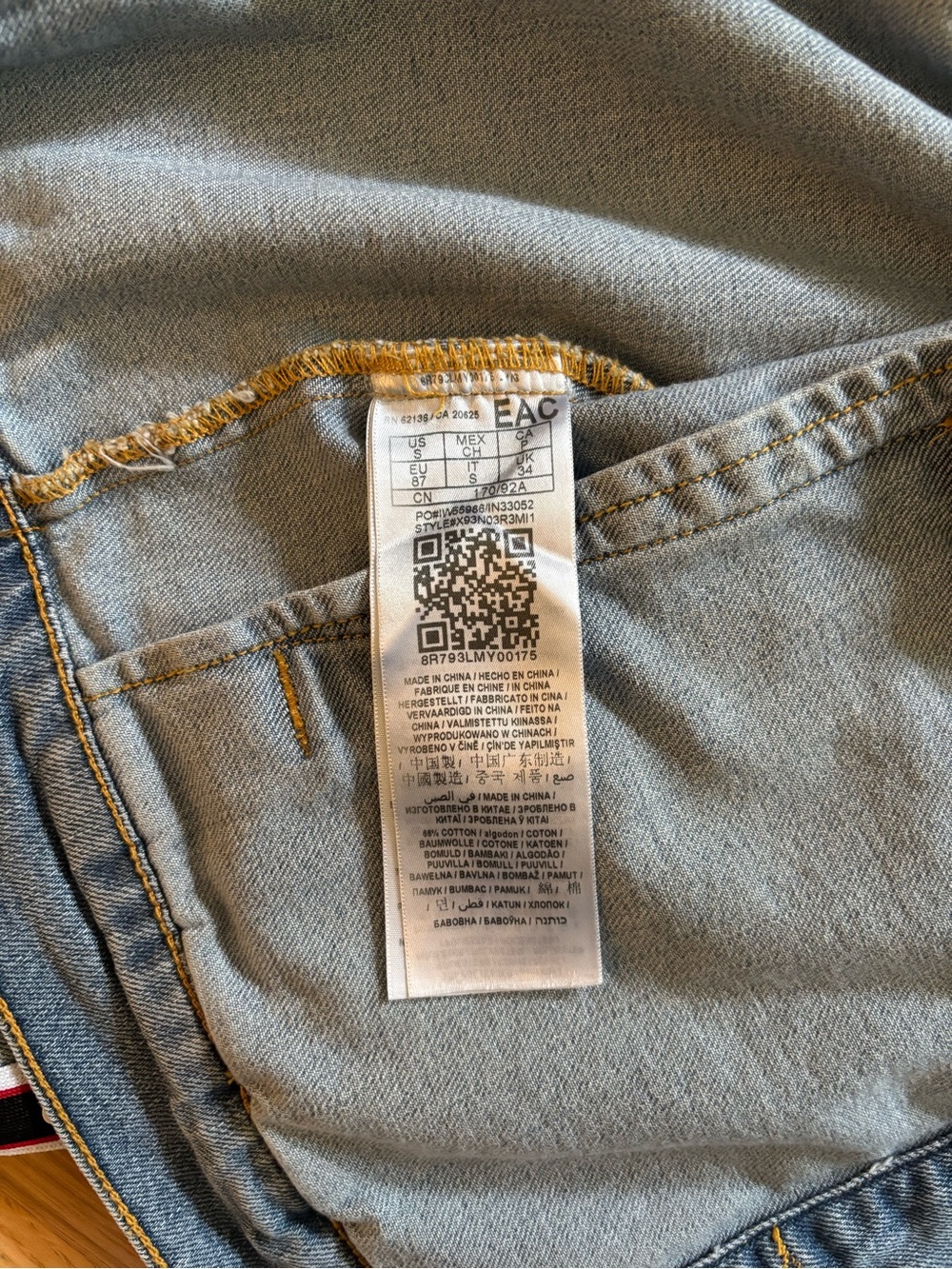 GUESS - Light Blue Denim Jacket with Branded Sleeve Stripes - y2k - S - Picture 6 of 10